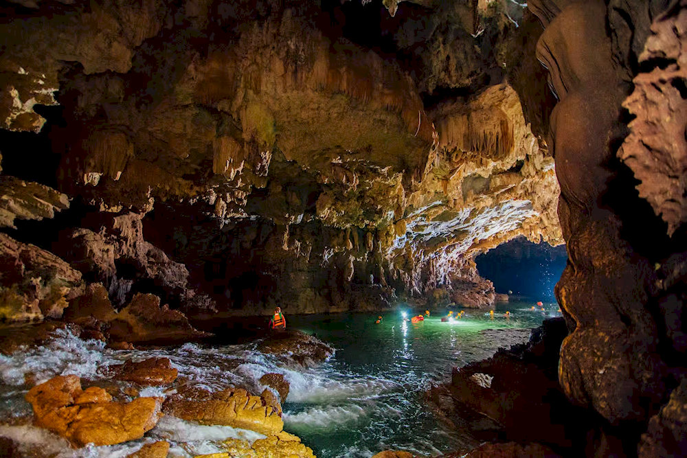 Exploring Tu Lan Cave is a challenging adventure for visitors